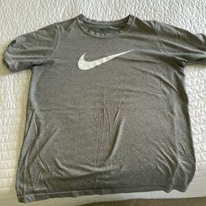 boys nike tee